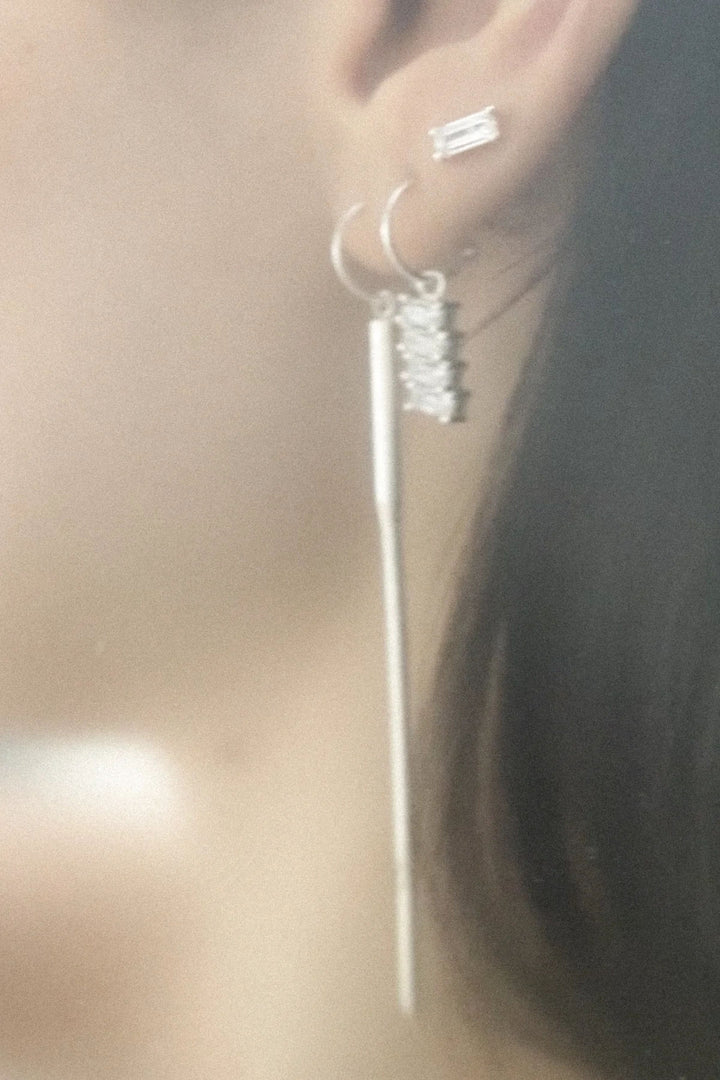 Summa 02 Silver Earrings w. Crystal