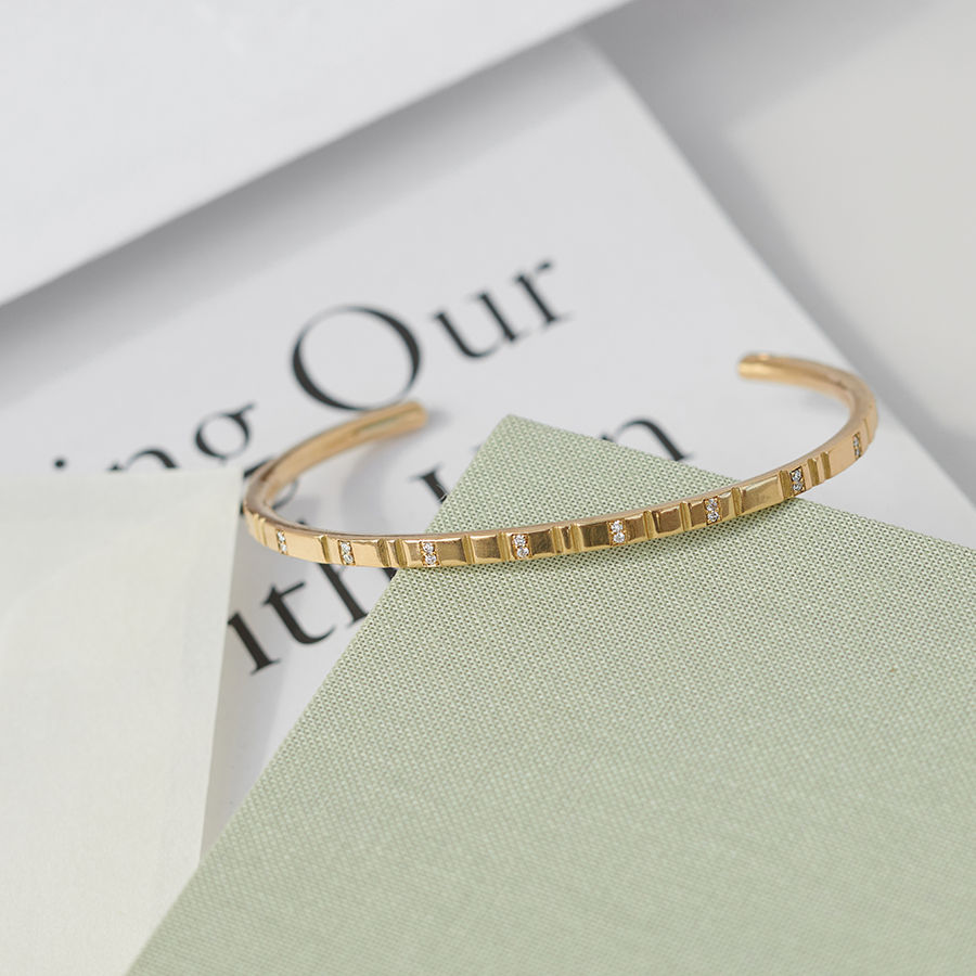 Loveline Embrace 18K Gold Bangle w. Diamonds