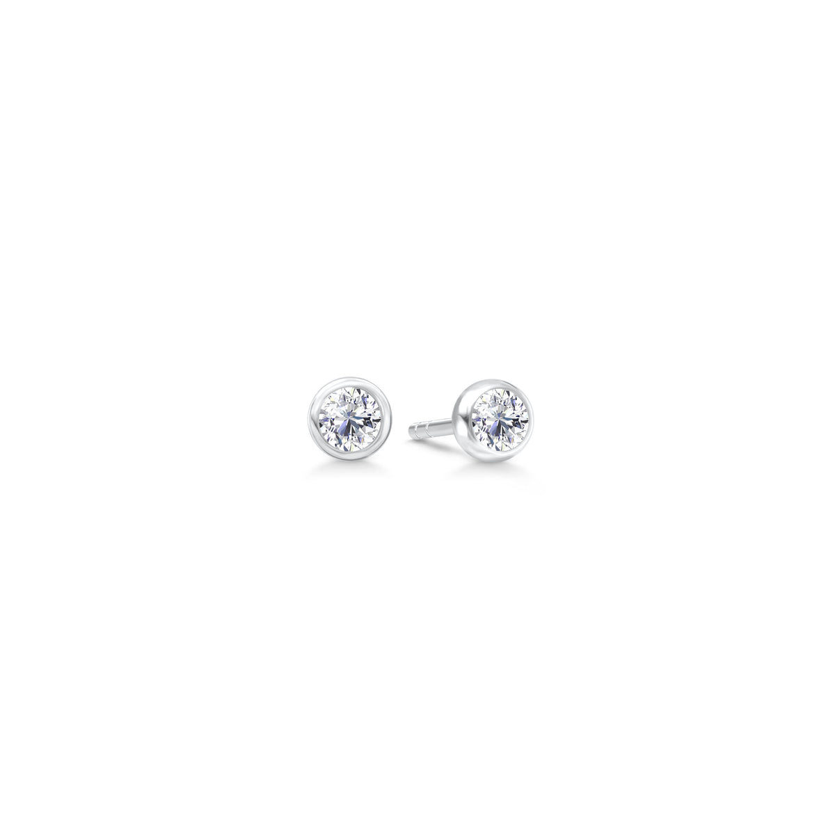Luster 18K Whitegold Studs w. Diamonds