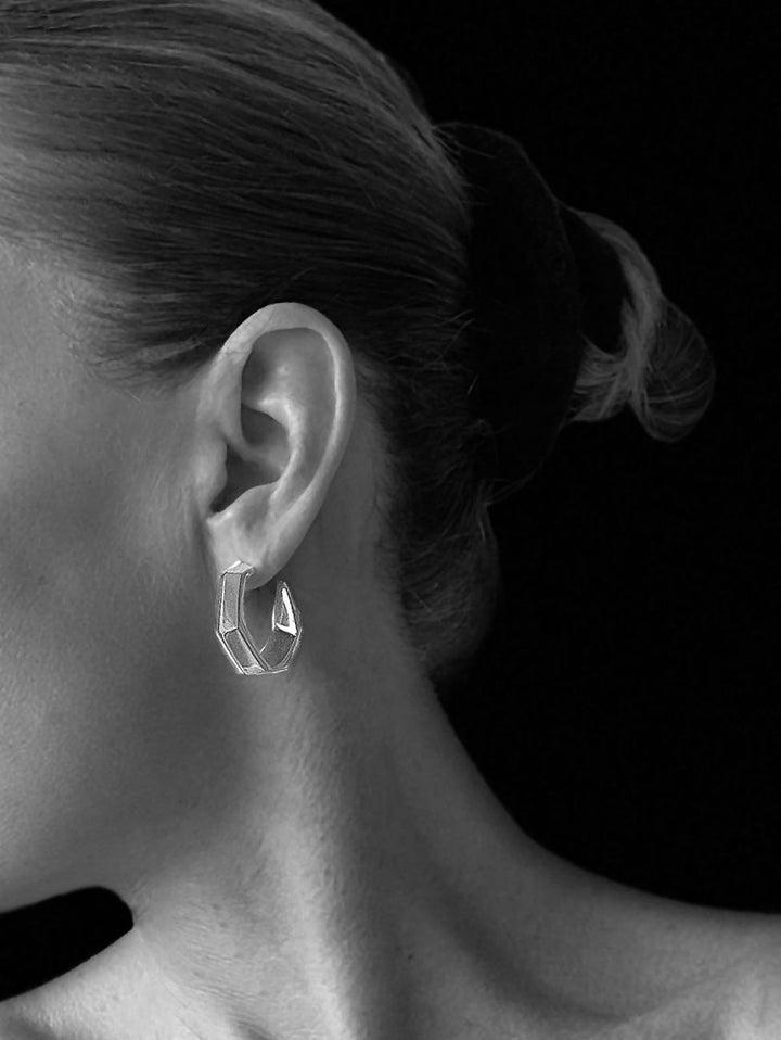 Asymmetric Medium Sølv Hoops