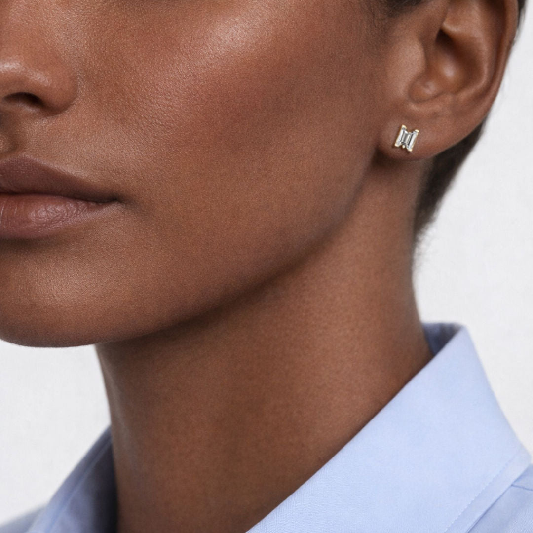 Alphabet Initial M 18K Gold, Whitegold or Rosegold Stud Earrings w. Solitaire Lab-Grown Diamond