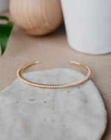 Belle 18K Gold, Whitegold or Rosegold Bangle w. Diamonds