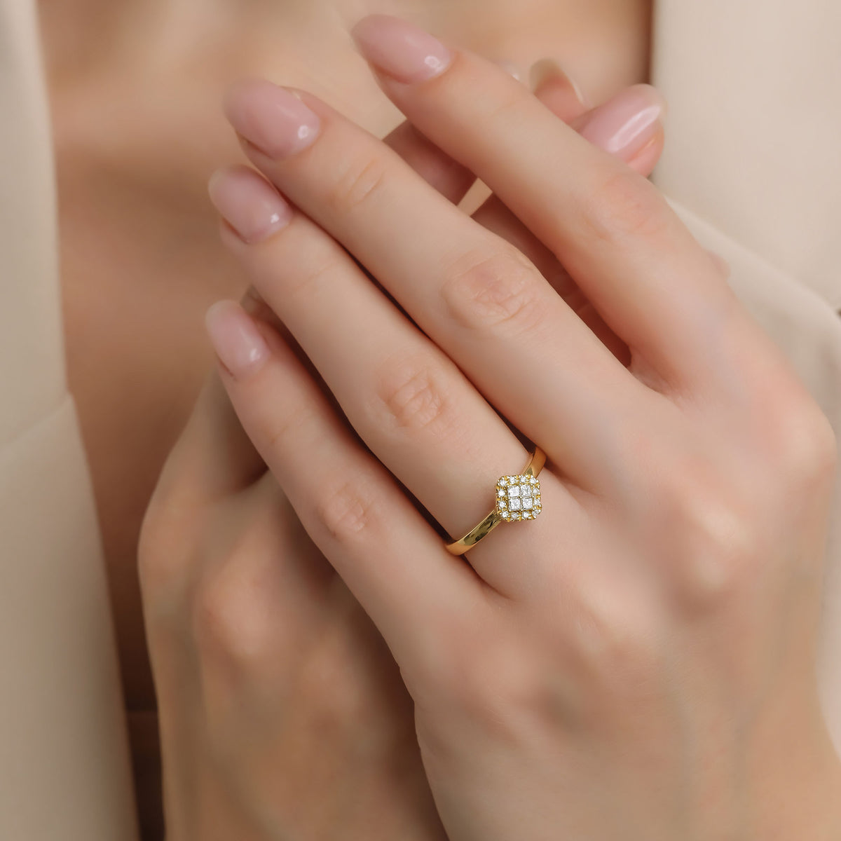 Fortuna 18K Gold Ring w. Diamonds