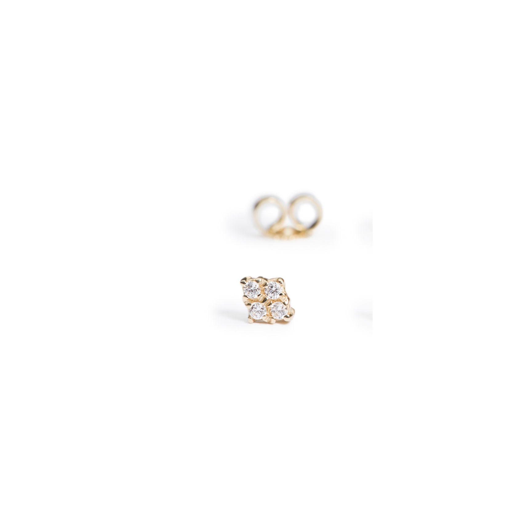 Moony 18K Gold Stud w. Diamonds