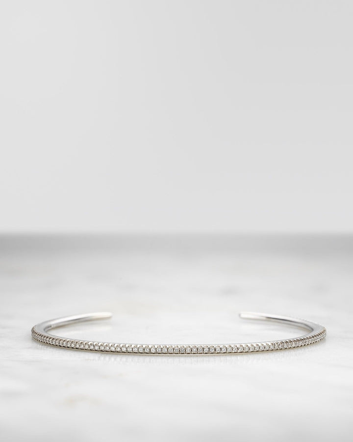 Belle 18K Gold, Whitegold or Rosegold Bangle w. Diamonds