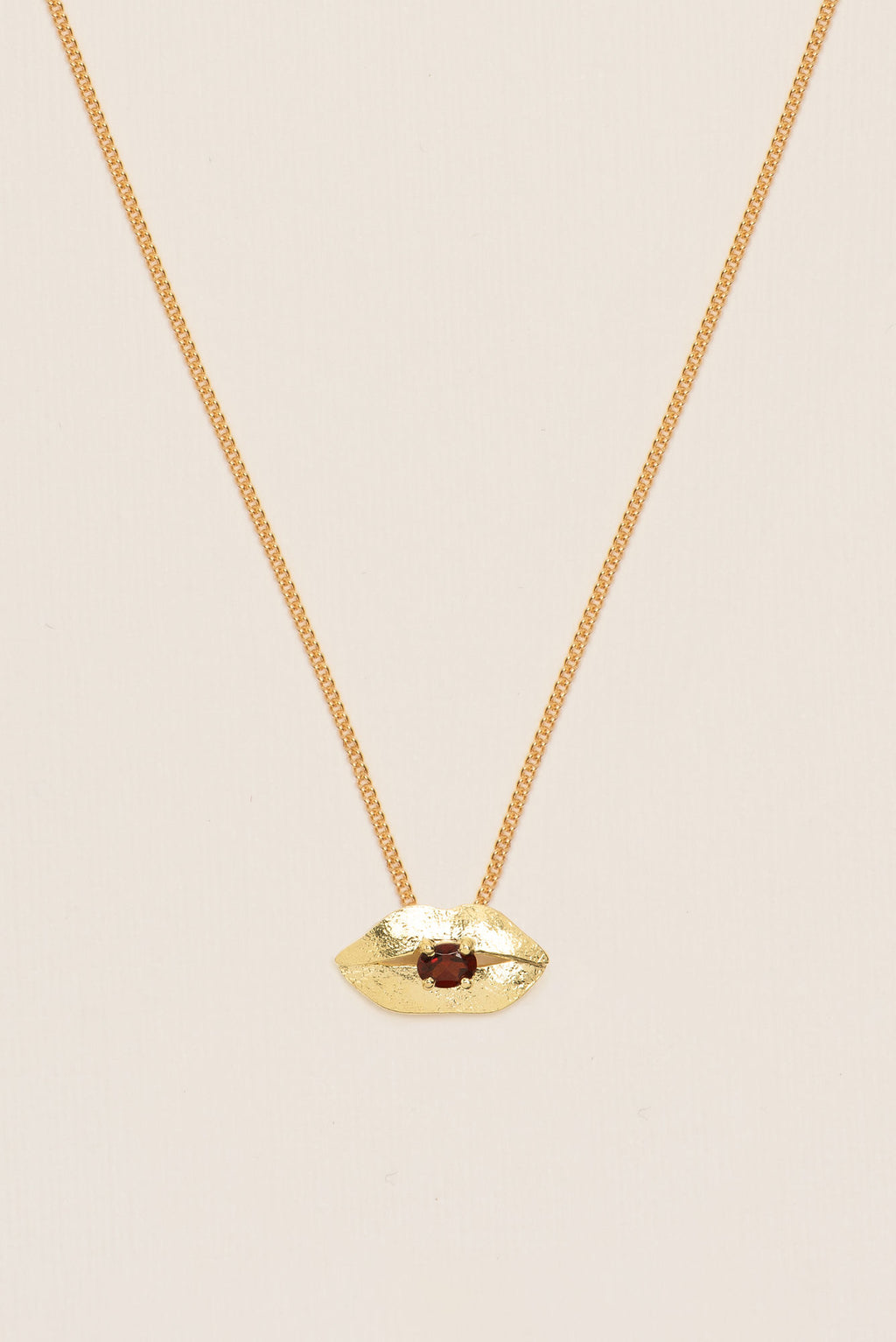 Lip 18K Gold Necklace w. Garnet