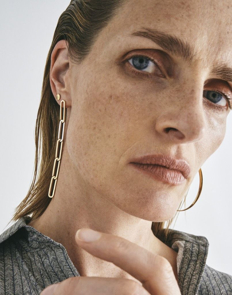 The Sigh V 18K Gold Stud