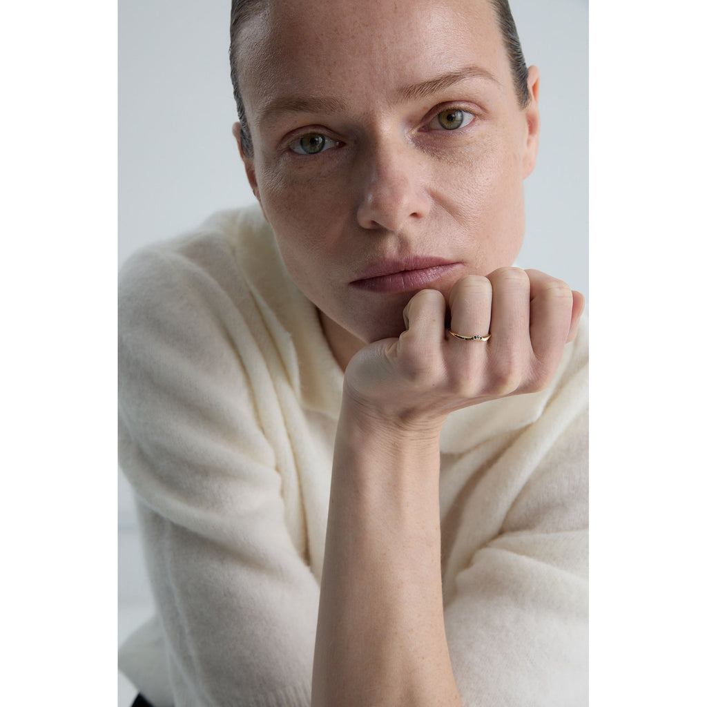 On The Edge 18K Gold Ring N°13 w. Sapphires