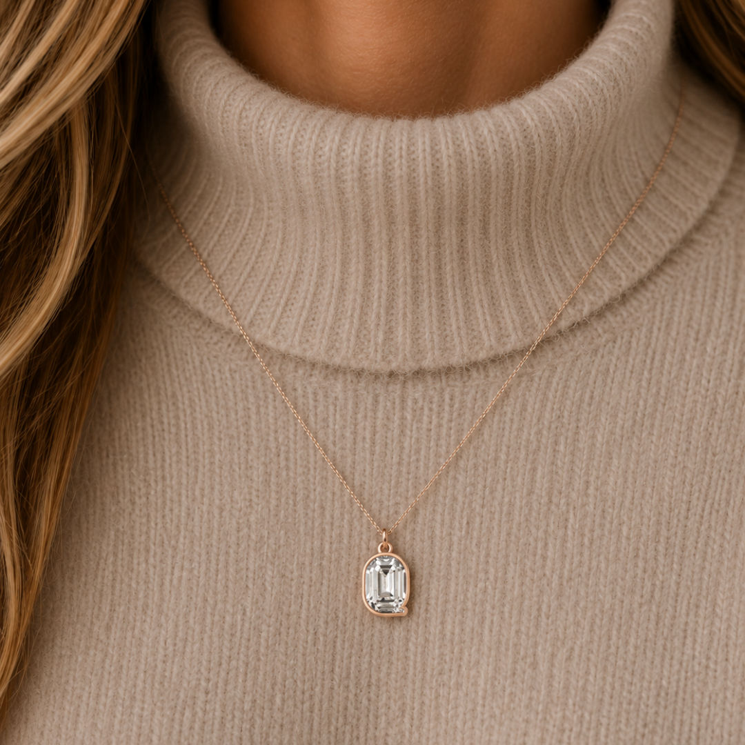 Alphabet 18K Gold, Rosegold or Whitegold Inital Q Pendant w. Solitaire Lab-Grown Diamond