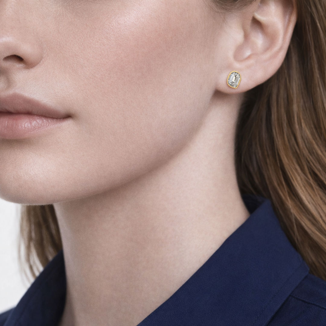 Alphabet Initial Q 18K Gold, Whitegold or Rosegold Stud Earrings w. Solitaire Lab-Grown Diamond