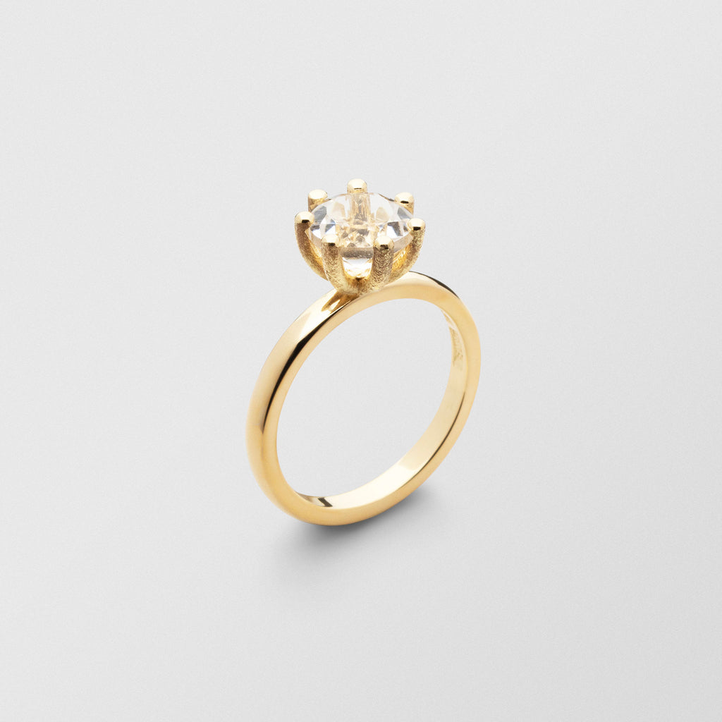 Cocktail 18K Gold Ring w. 8mm Crystal