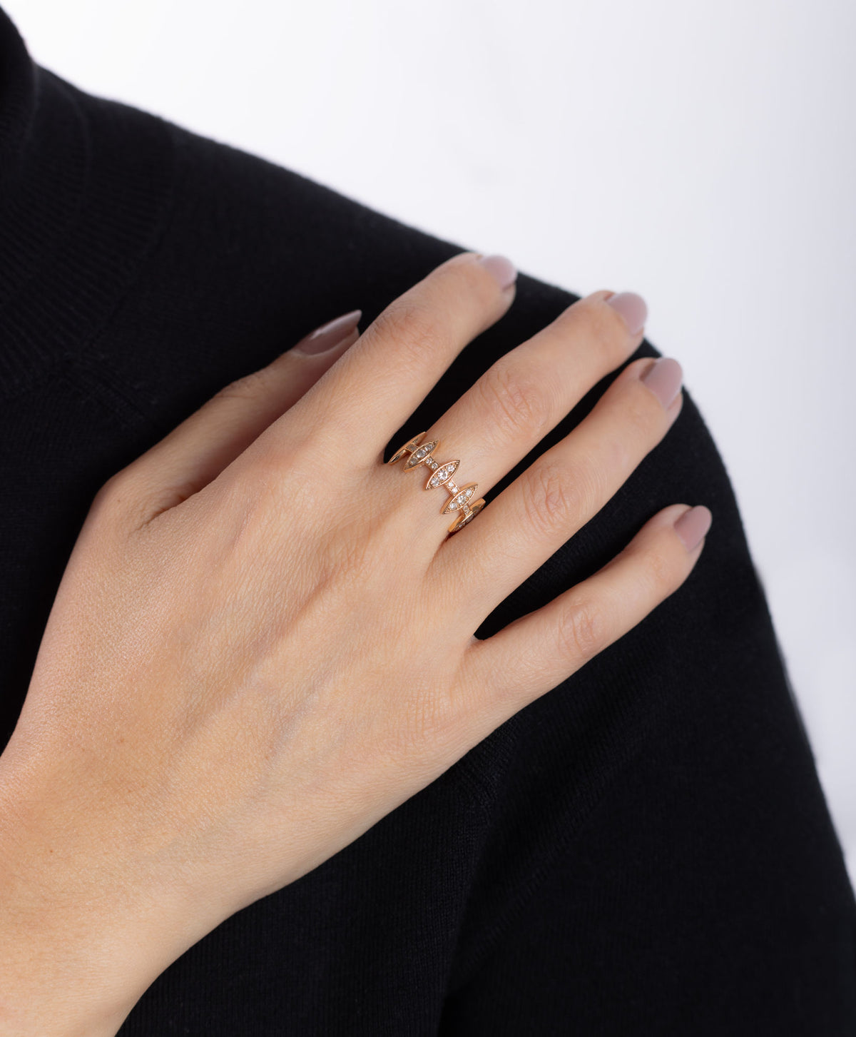 Losange 18K Gold, Whitegold or Rosegold Ring w. Diamonds