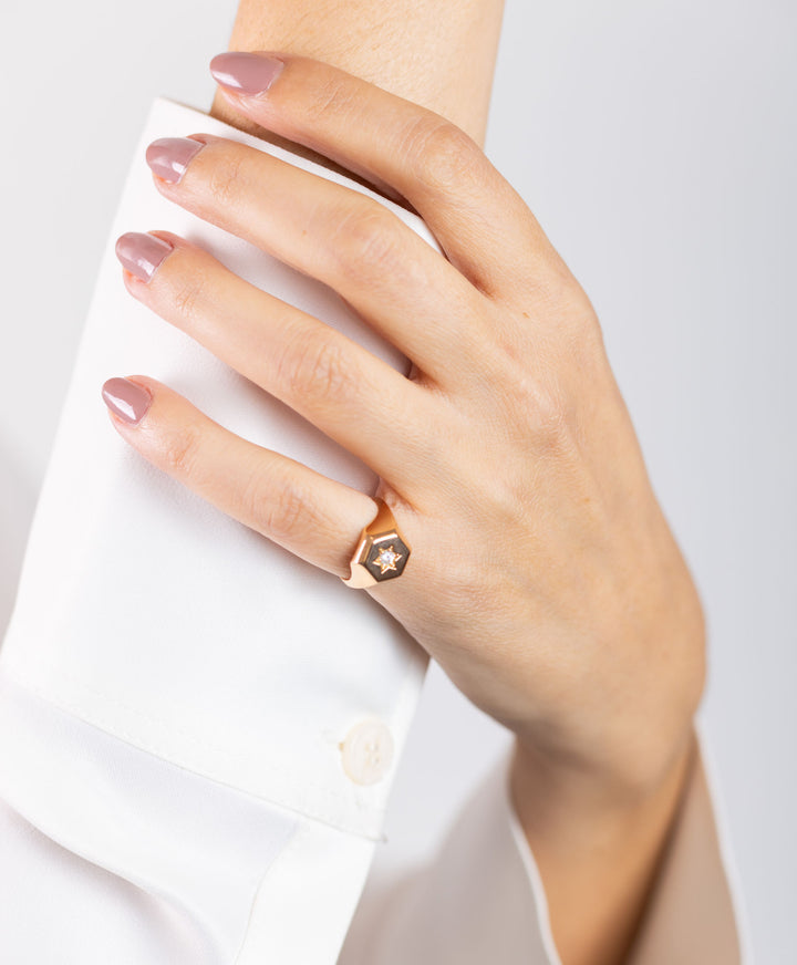 Star Signet 18K Gold, Whitegold or Rosegold Ring w. Diamonds