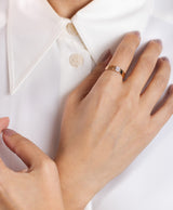 Closed 18K Gold, Whitegold or Rosegold Ring w. Diamonds