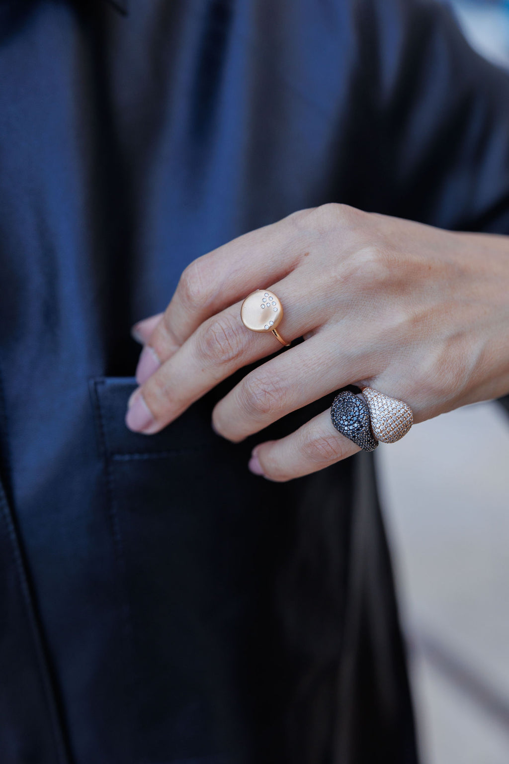 Pinky Full 18K Gold, Whitegold or Rosegold Ring w. Black Diamonds