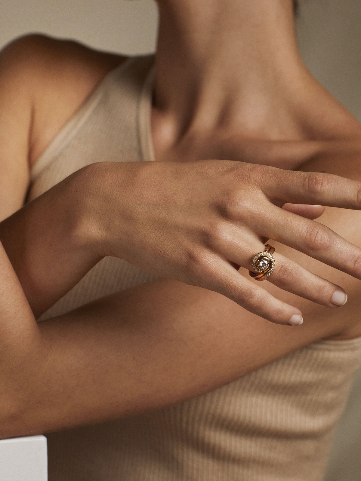 Resiliance 18K Rosegold, Whitegold or Gold Ring w. Lab-Grown Diamonds