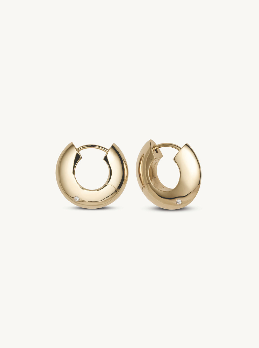 Grand arc large 10K Gold Hoop w. Diamond