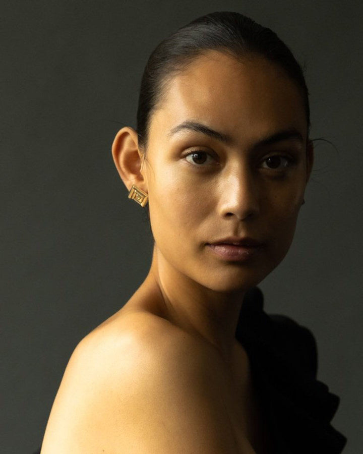 The Labyrinth 10K Gold Stud