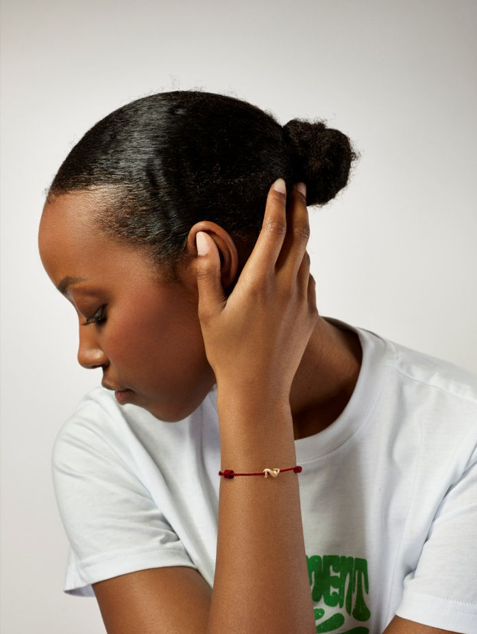 Snakes Mini 18K Gold Pendant w. Red String