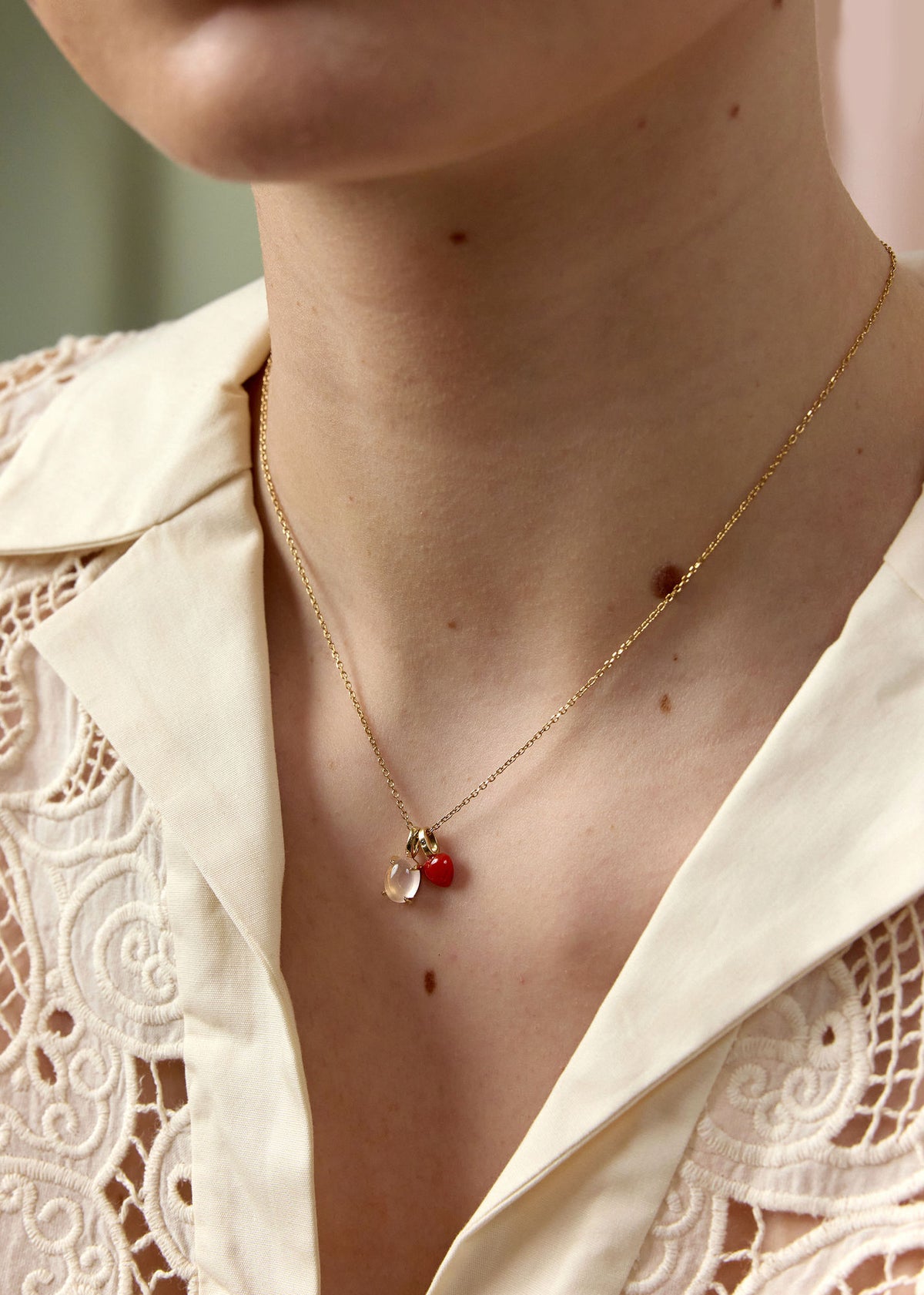 Heart 10K Gold Pendant w. 6mm Red Coral & Diamonds