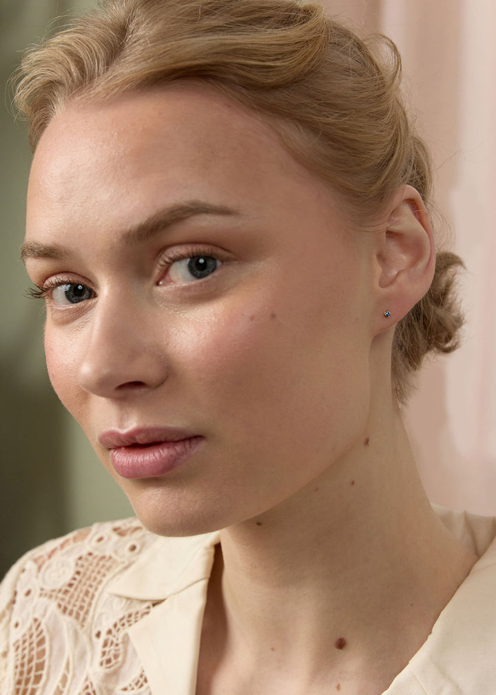 Rainbow 10K Gold Stud w. Sapphire