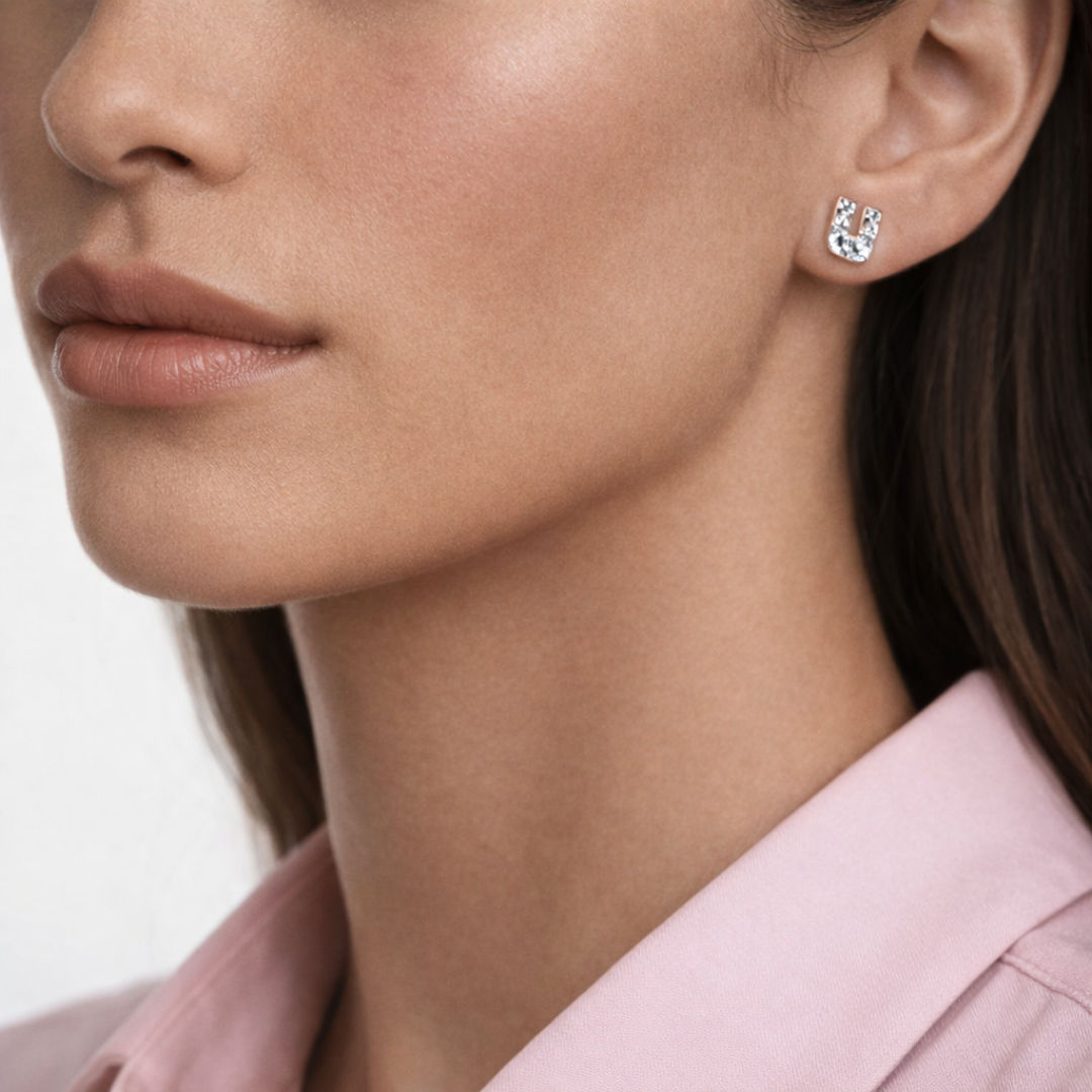 Alphabet Initial U 18K Gold, Whitegold or Rosegold Stud Earrings w. Solitaire Lab-Grown Diamond
