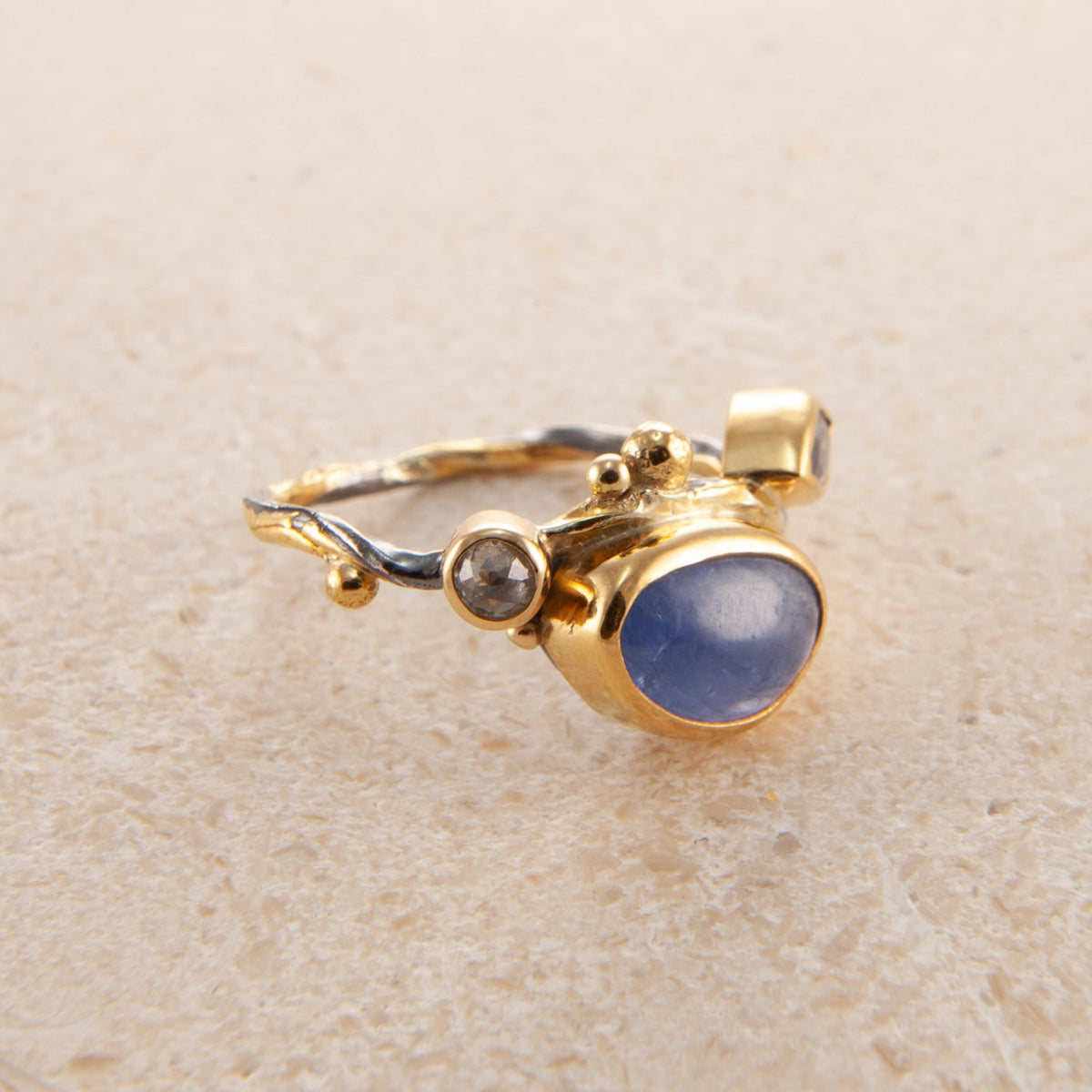 Seafire 18K & 22K Gold Ring w. Sapphire & Diamond