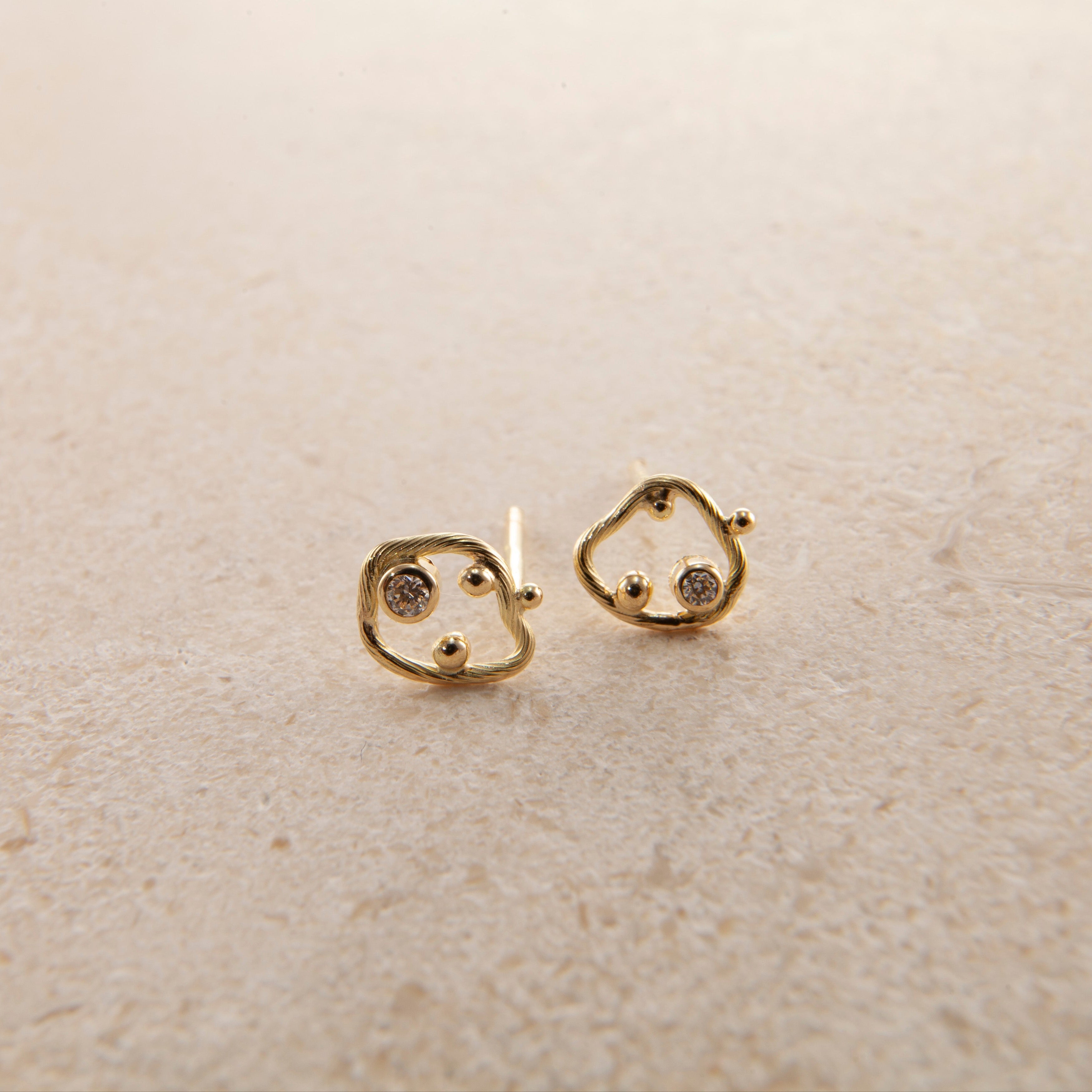 Mini Cloud 18K & 22K Gold Earring w. Diamond