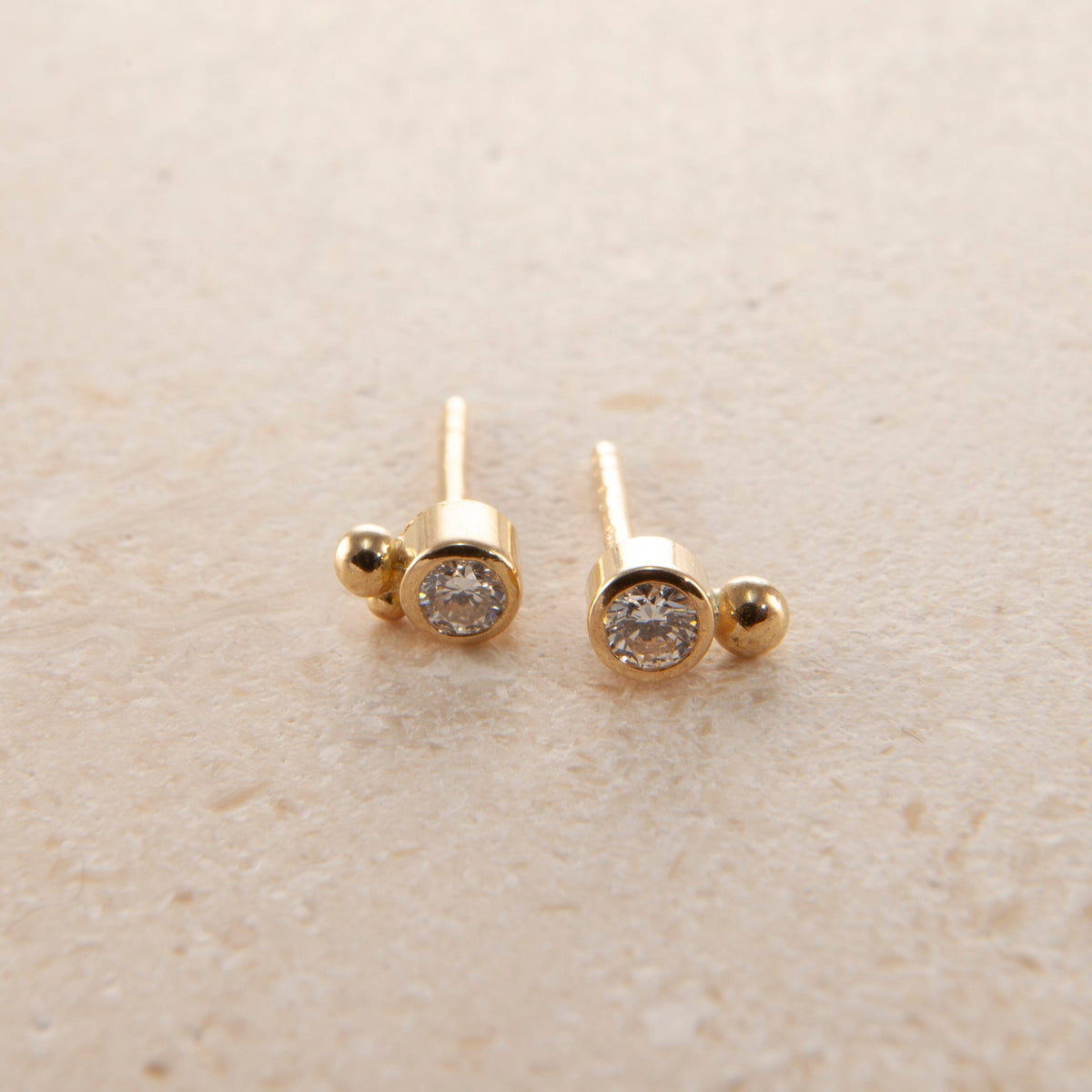 18K & 22K Gold Earrings w. Diamond
