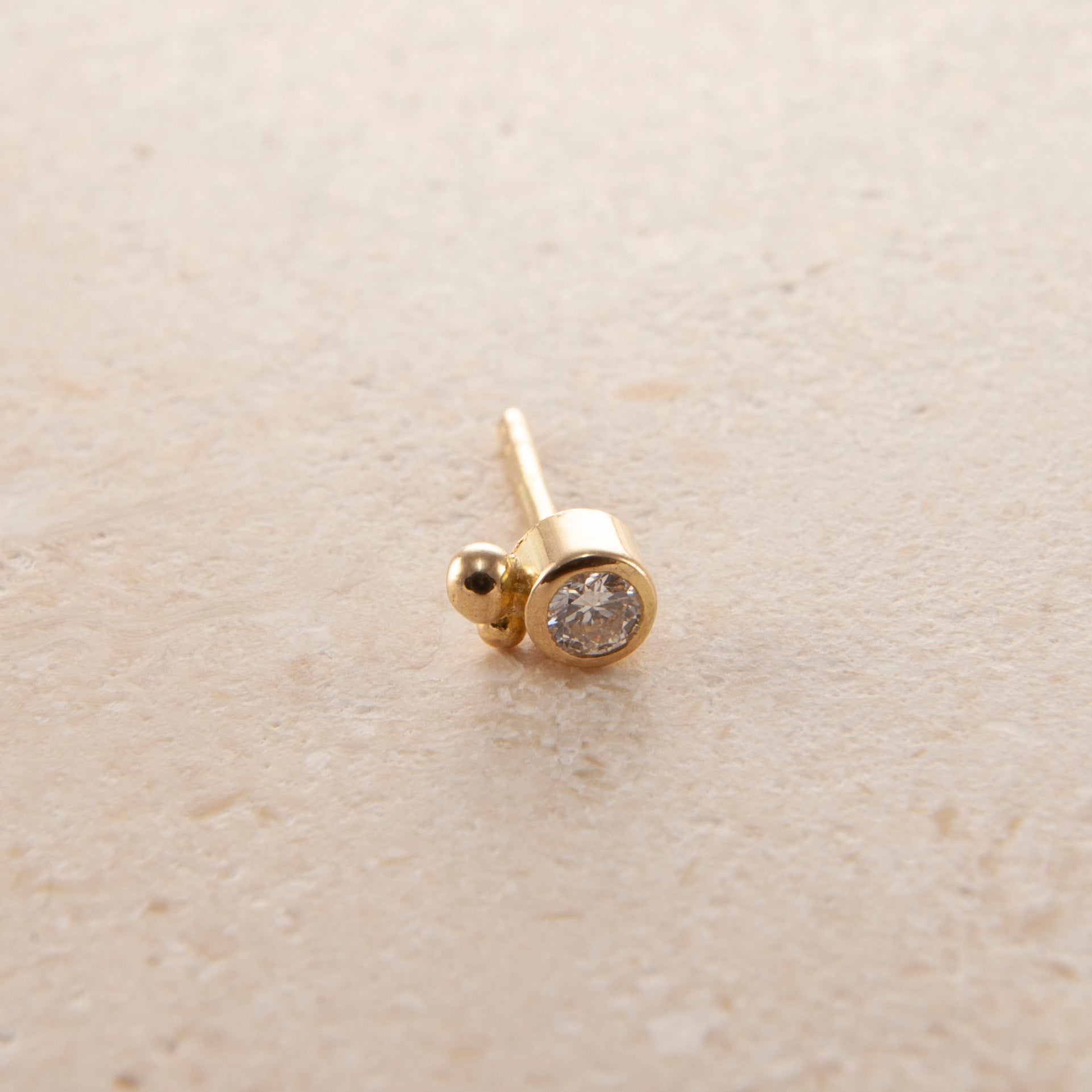 18K & 22K Gold Earrings w. Diamond