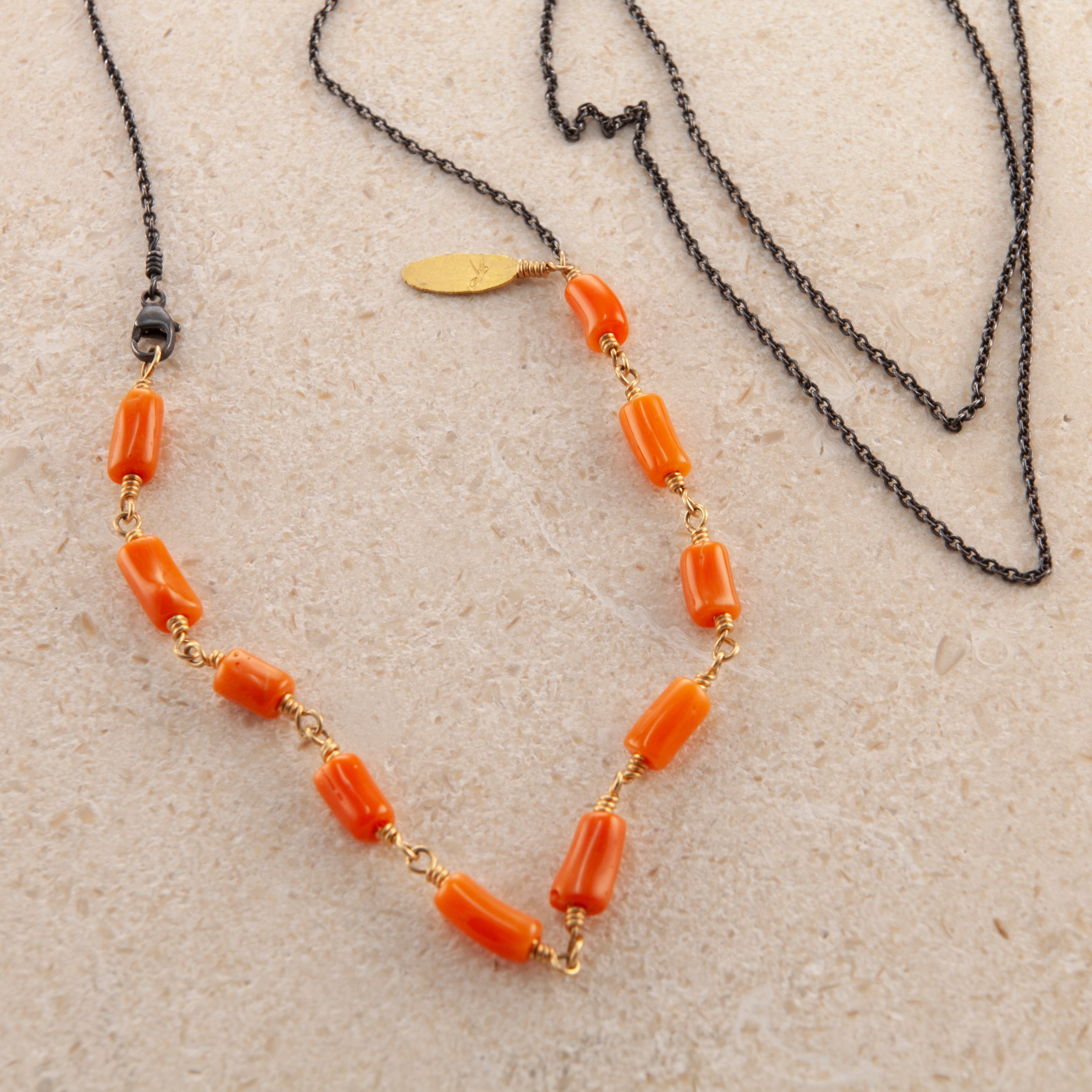 Leaf 18K & 22K Gold Necklace w. Coral