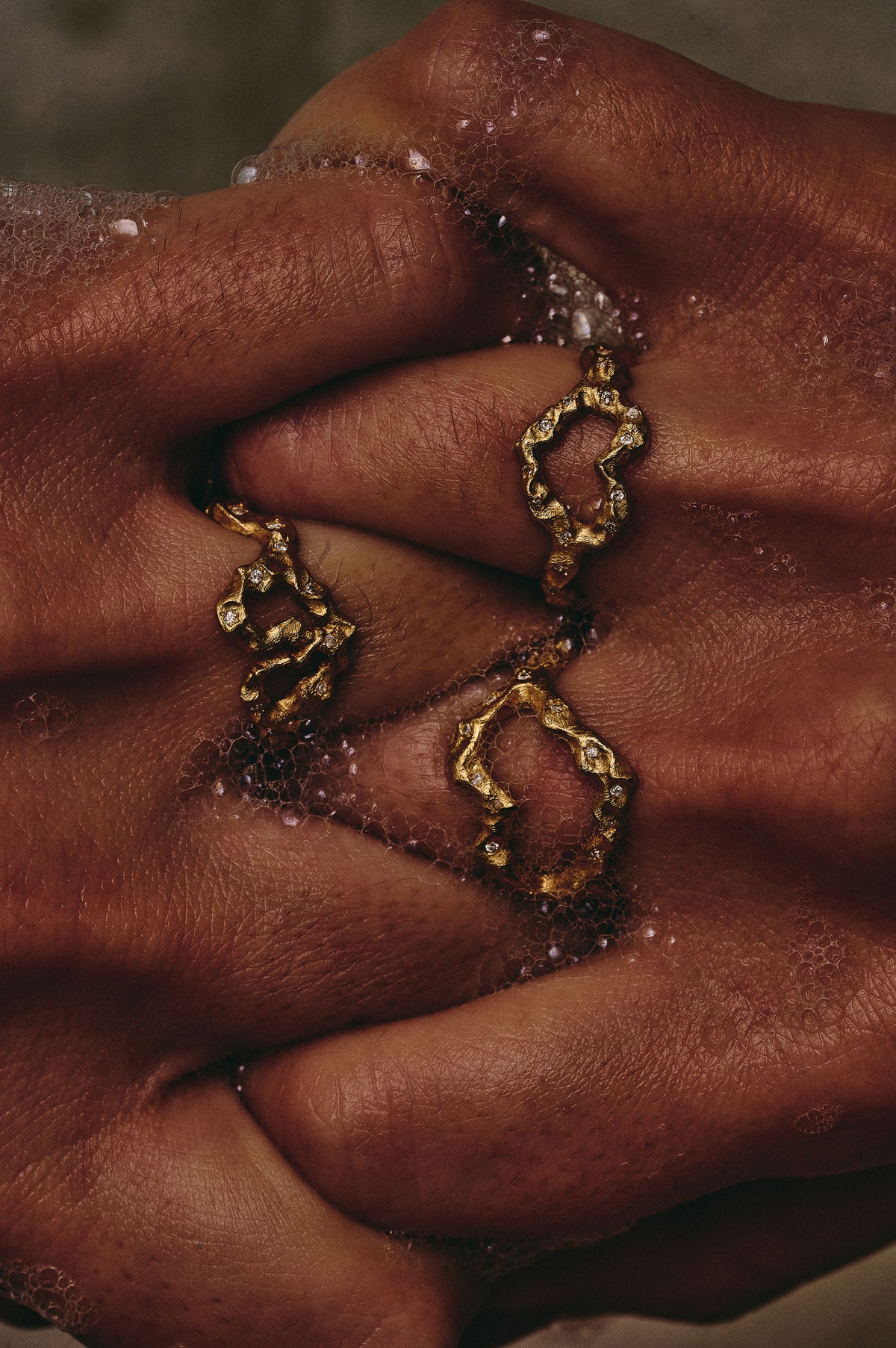 Unlove 18K Gold Ring w. Diamonds