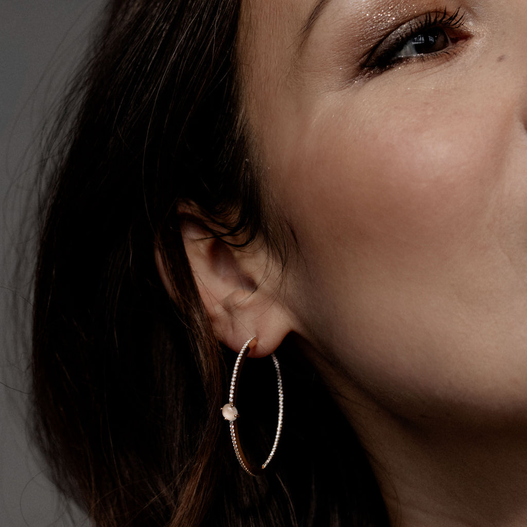 Tiny Cloud 18K Whitegold Hoops w. Milky Quartz & Diamonds