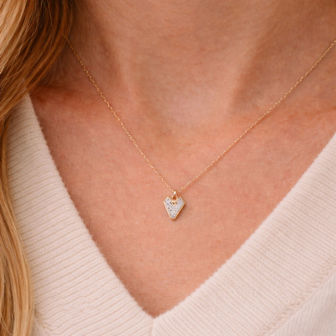 Alphabet 18K Gold, Rosegold or Whitegold Inital V Pendant w. Solitaire Lab-Grown Diamond
