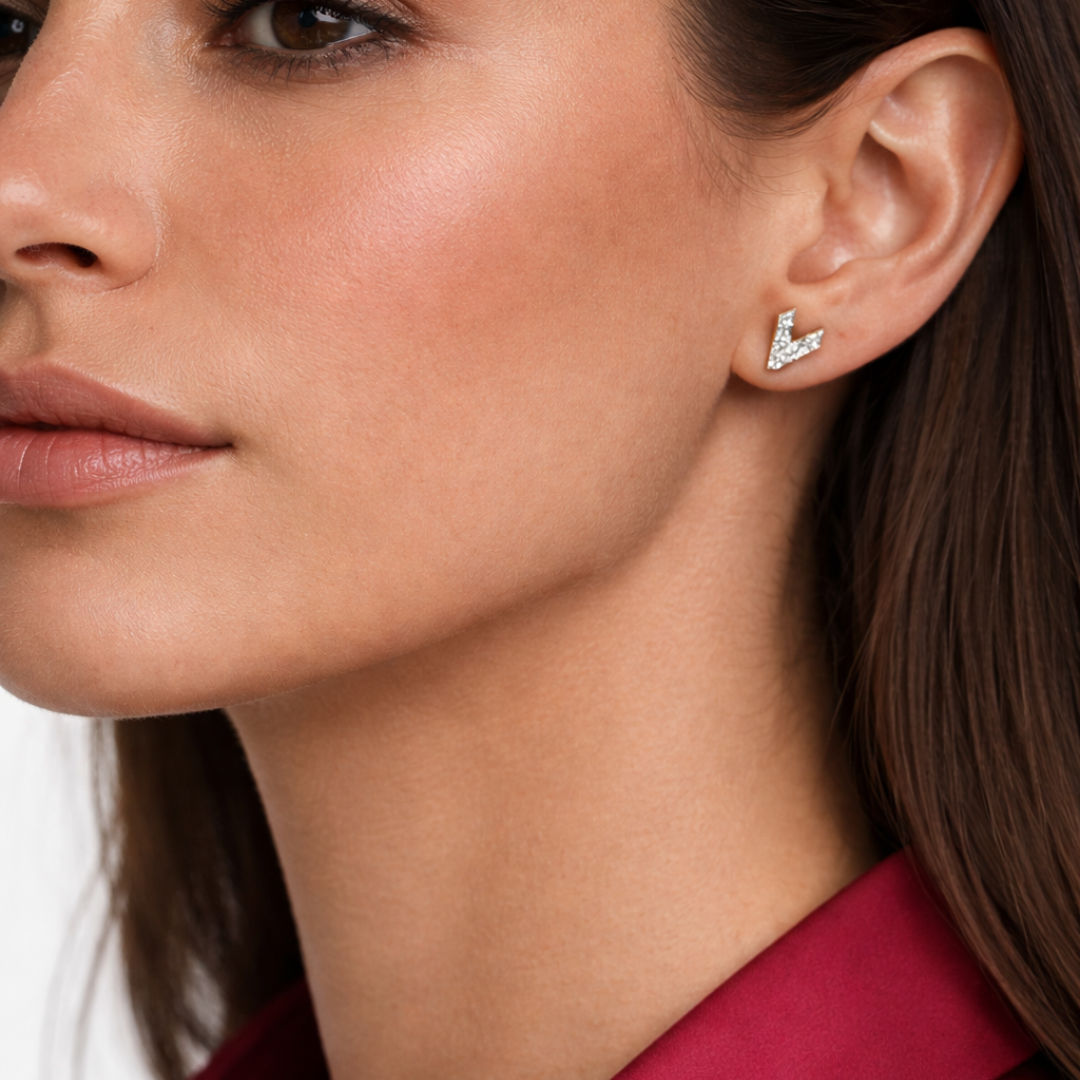 Alphabet Initial V 18K Gold, Whitegold or Rosegold Stud Earrings w. Solitaire Lab-Grown Diamond