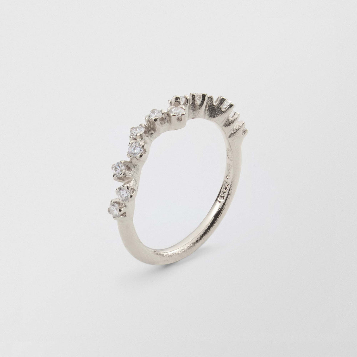 Frosty Halv Alliance 18k Hvidguld Ring m. Diamanter