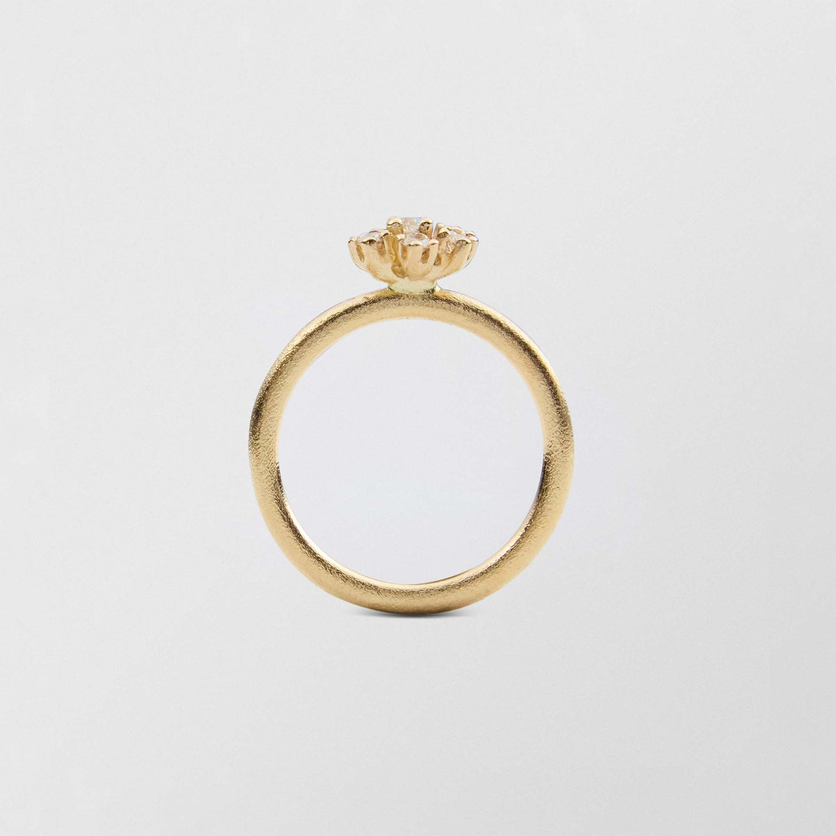 Frosty Halo 18K Gold Ring w. 7 Diamonds