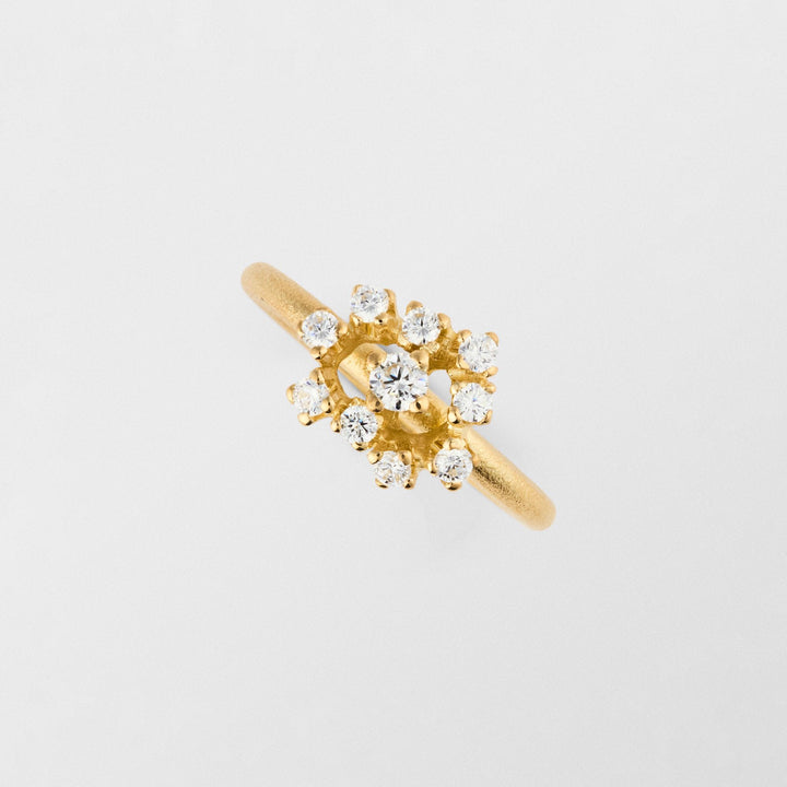 Frosty 18K Gold Ring w. Diamond