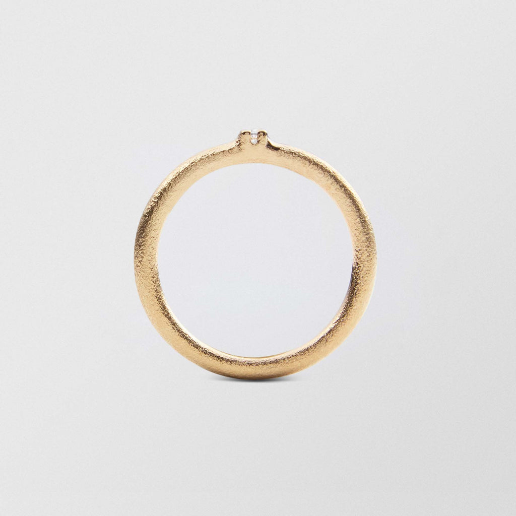 Frosty Solitaire 18K Gold Ring w. Diamond