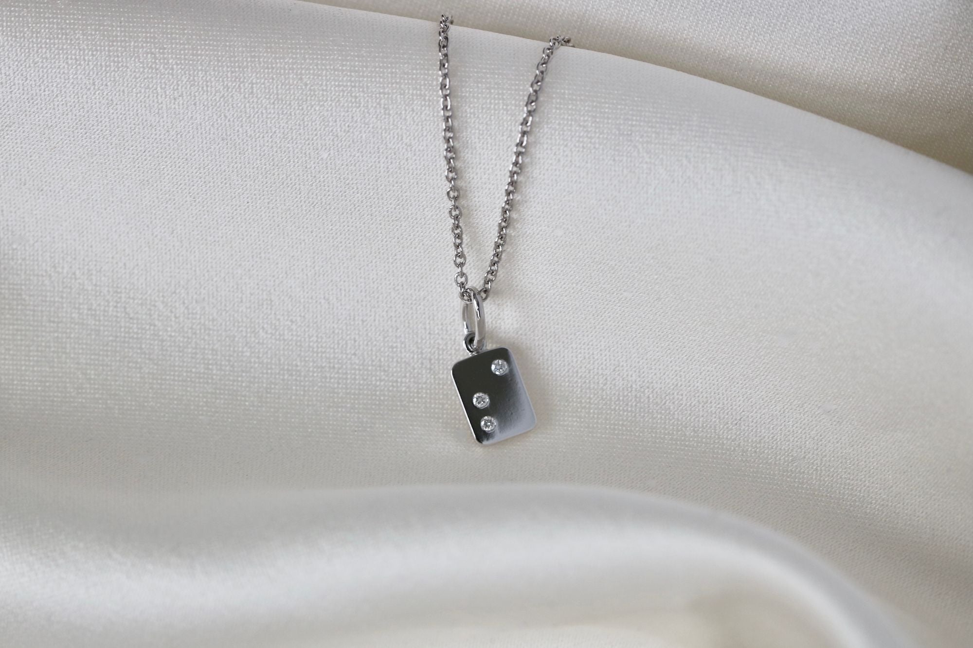 My Secret V 18K Whitegold Pendant w. Diamonds