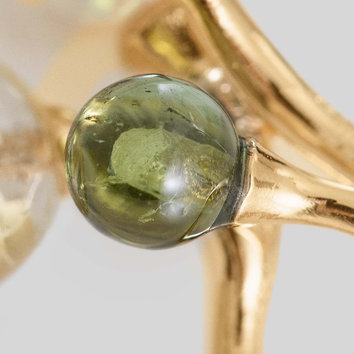 Blooming 18K Gold Pendant w. Diamond, Tourmaline, Pearl & Quartz