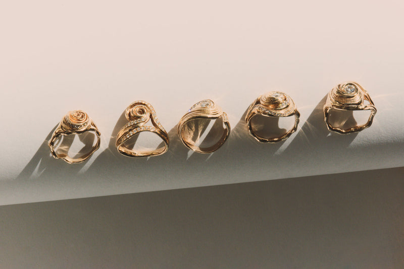 Cochlea Grande 14K Gold Ring w. Pavé & Center Diamonds