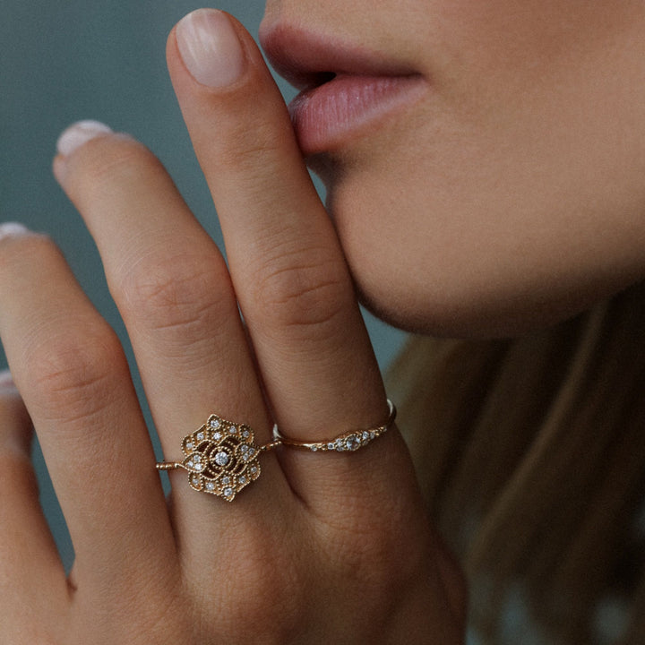 Shiny Paradis 18K Gold Ring w. Diamonds