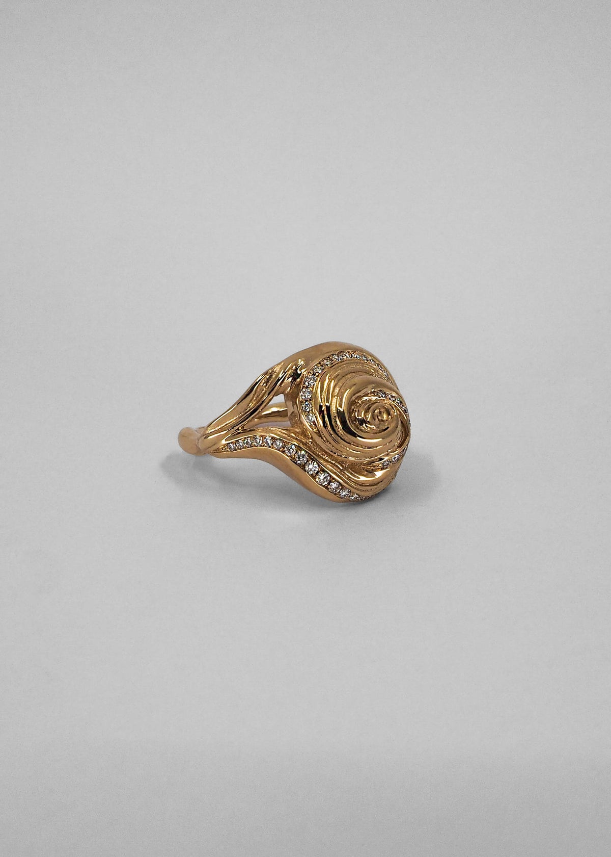 Cochlea Grande 14K Gold Ring w. Pavé Diamonds
