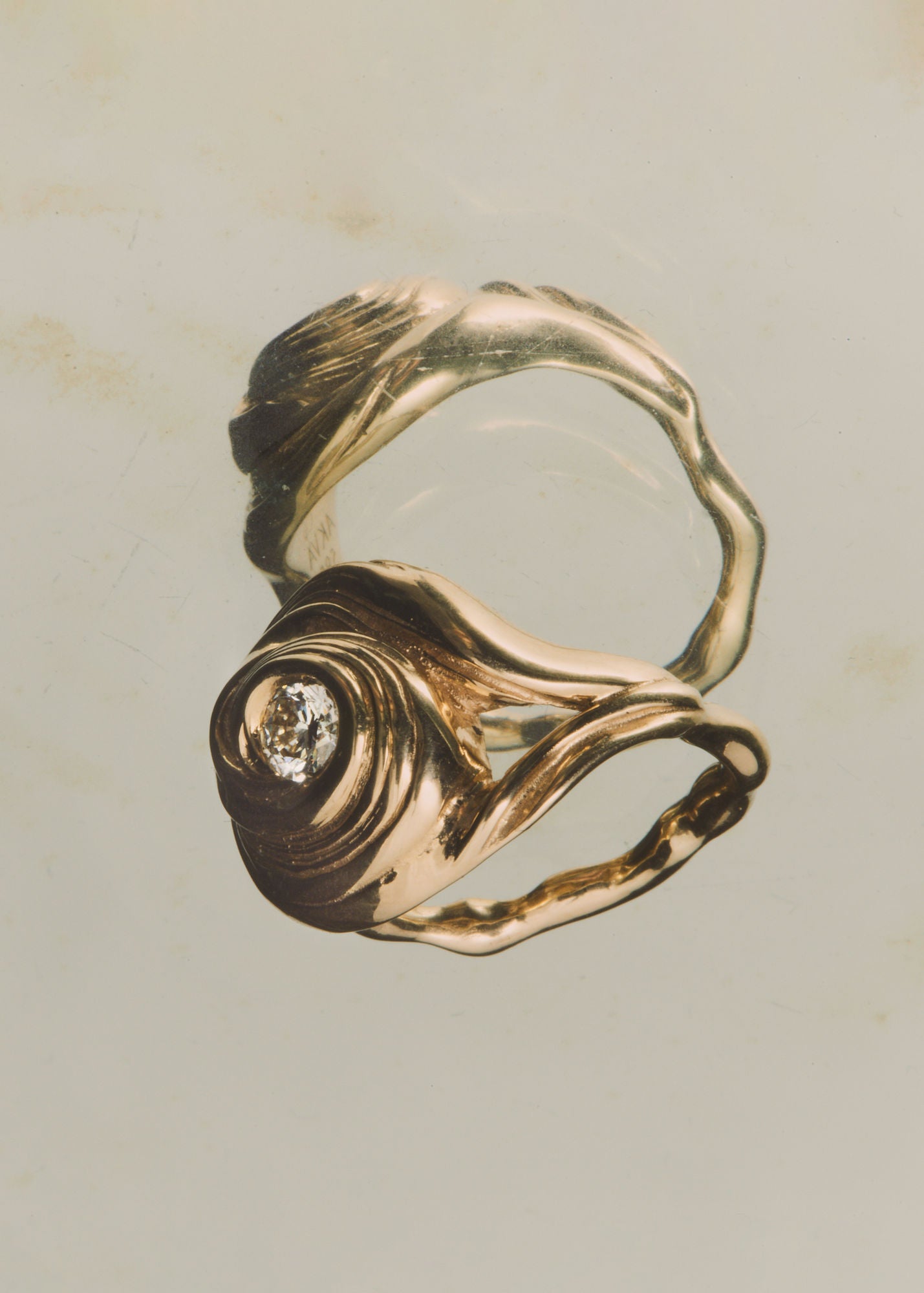 Cochlea Grande 14K Gold Ring w. Center Diamond