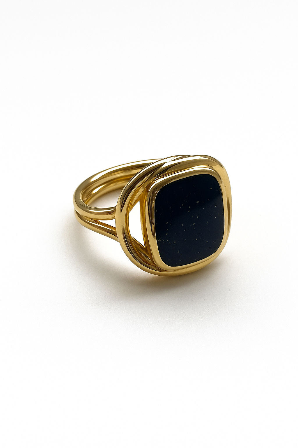 Signature 18K Gold Singet Ring w. Black Onyx