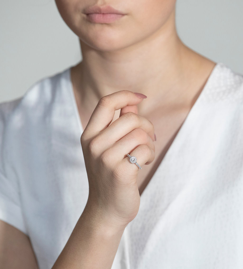 Matiné 18K Whitegold Ring w. 68 Diamonds