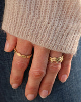 Royal 18K Gold Ring w. Diamond