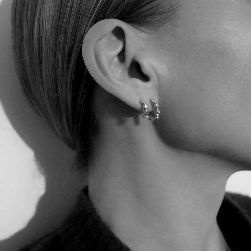 Tiny Nugget Huggie Guld