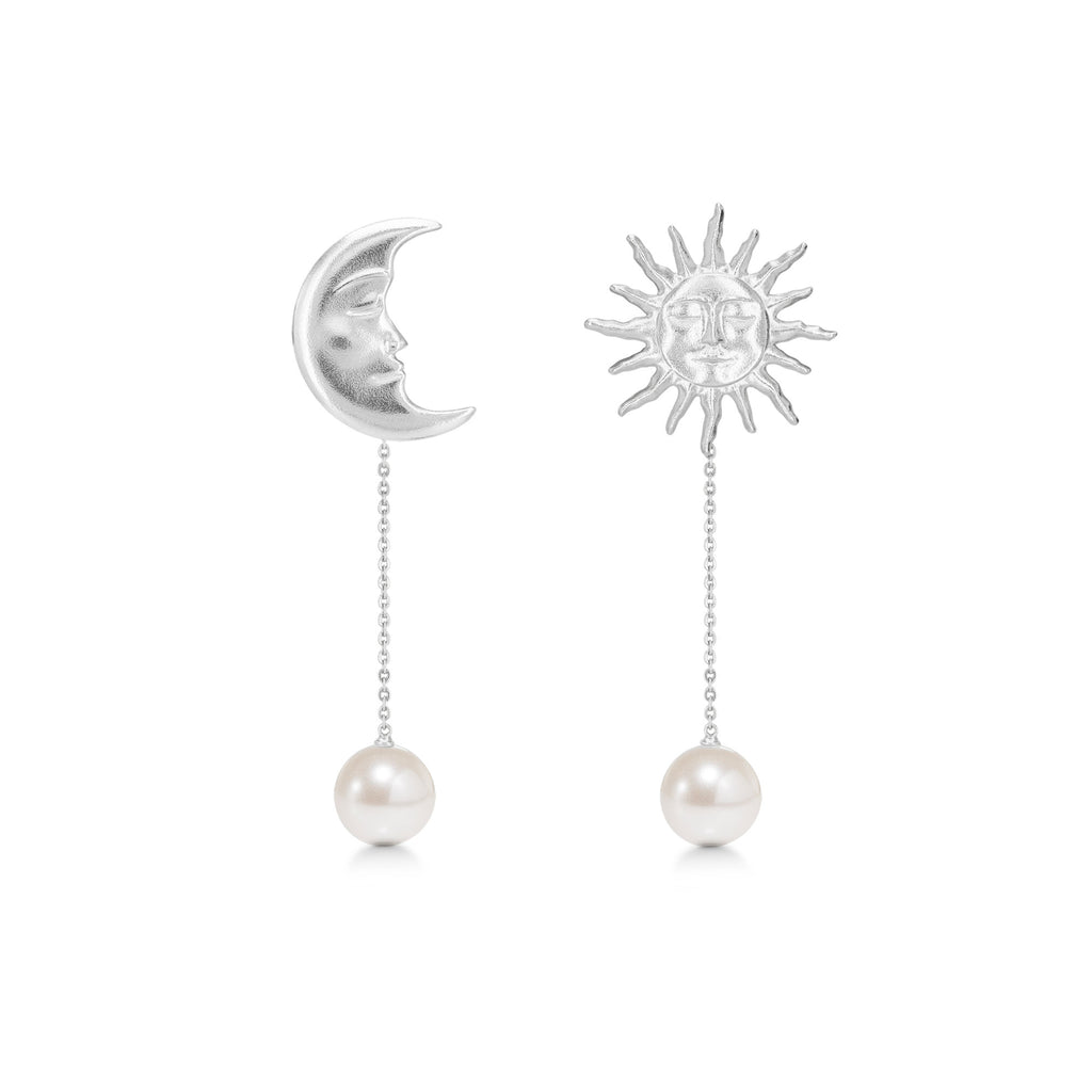 The Lovers Backdrop Silver Earrings w. Pearl